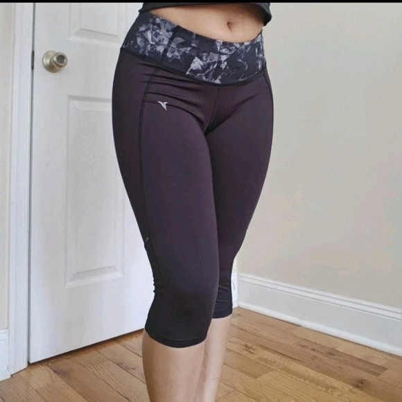 Old Navy Active Go Dry Capri Crop Legging Knee Length‎ Fitted Black Media Pocket - Picture 1 of 6